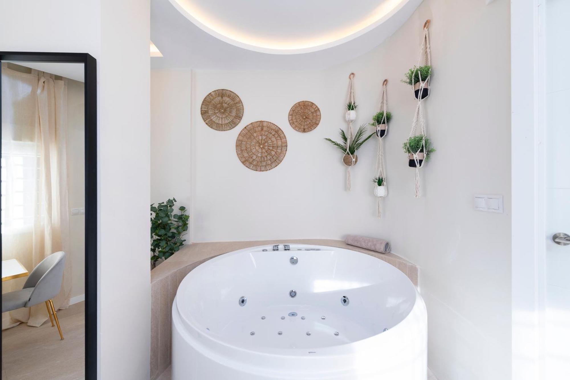 Malaga Boutique V.V Luxury Jacuzzy Apartment ภายนอก รูปภาพ